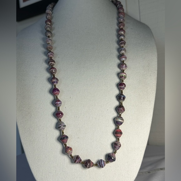 Long gorgeous pink tone paper bead necklace - Picture 2 of 7
